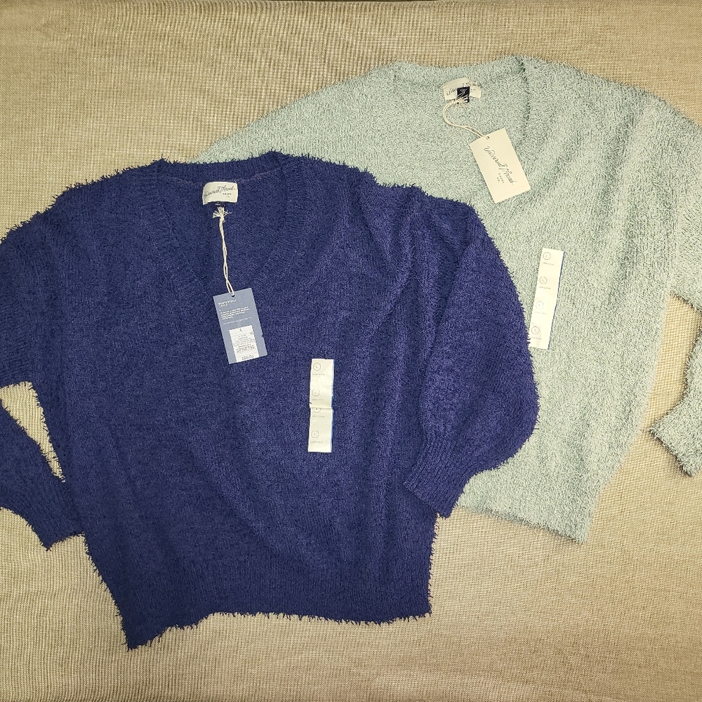 Universal Thread V-NECK Eyelash Sweater Bundle 2  Large NWT Lot